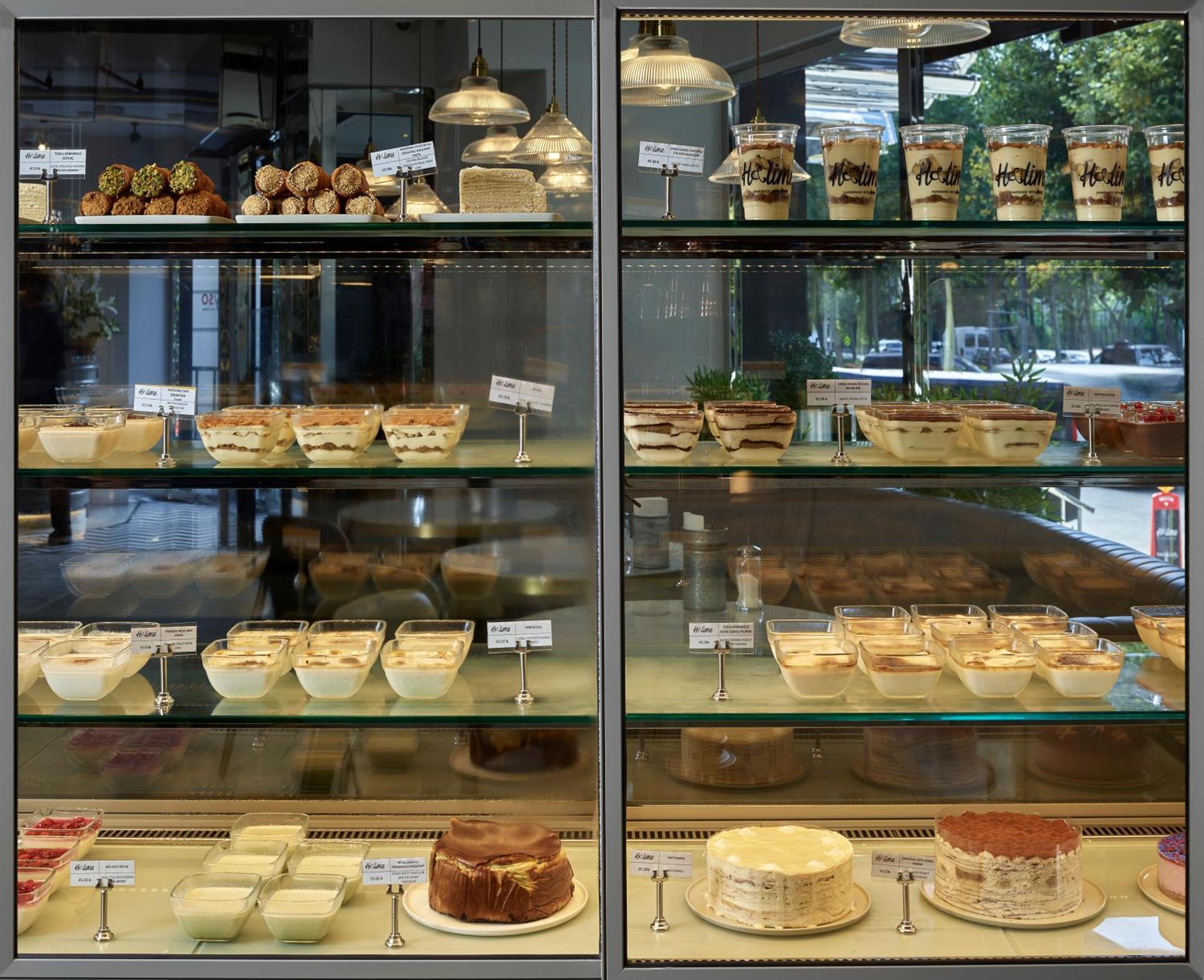 Stayso The House Hotel اسطنبول المظهر الخارجي الصورة A display case of pastries