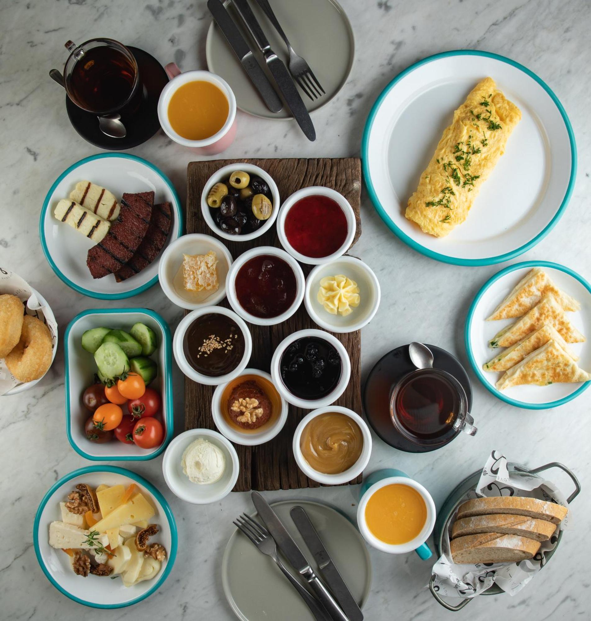 Stayso The House Hotel اسطنبول المظهر الخارجي الصورة Turkish breakfast