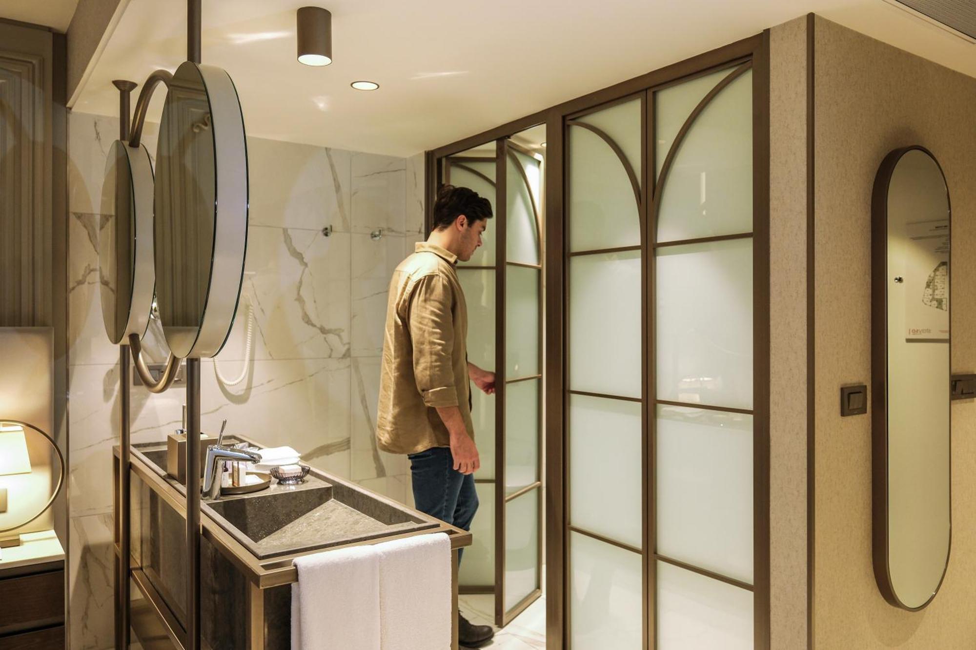 Stayso The House Hotel اسطنبول الغرفة الصورة A shower enclosure
