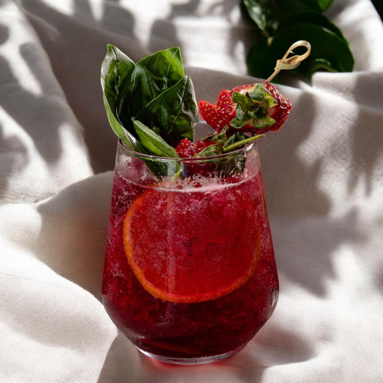 Stayso The House Hotel اسطنبول المظهر الخارجي الصورة A strawberry basil cocktail